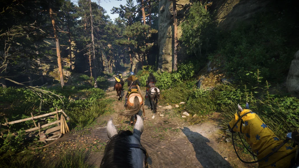 Un groupe de cavaliers traverse une forêt dans Kingdom Come Deliverance II